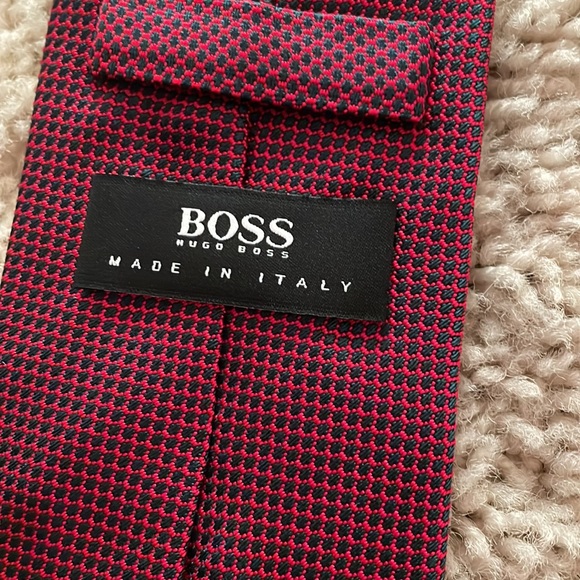 Red and black tie with square pattern - Picture 4 of 4